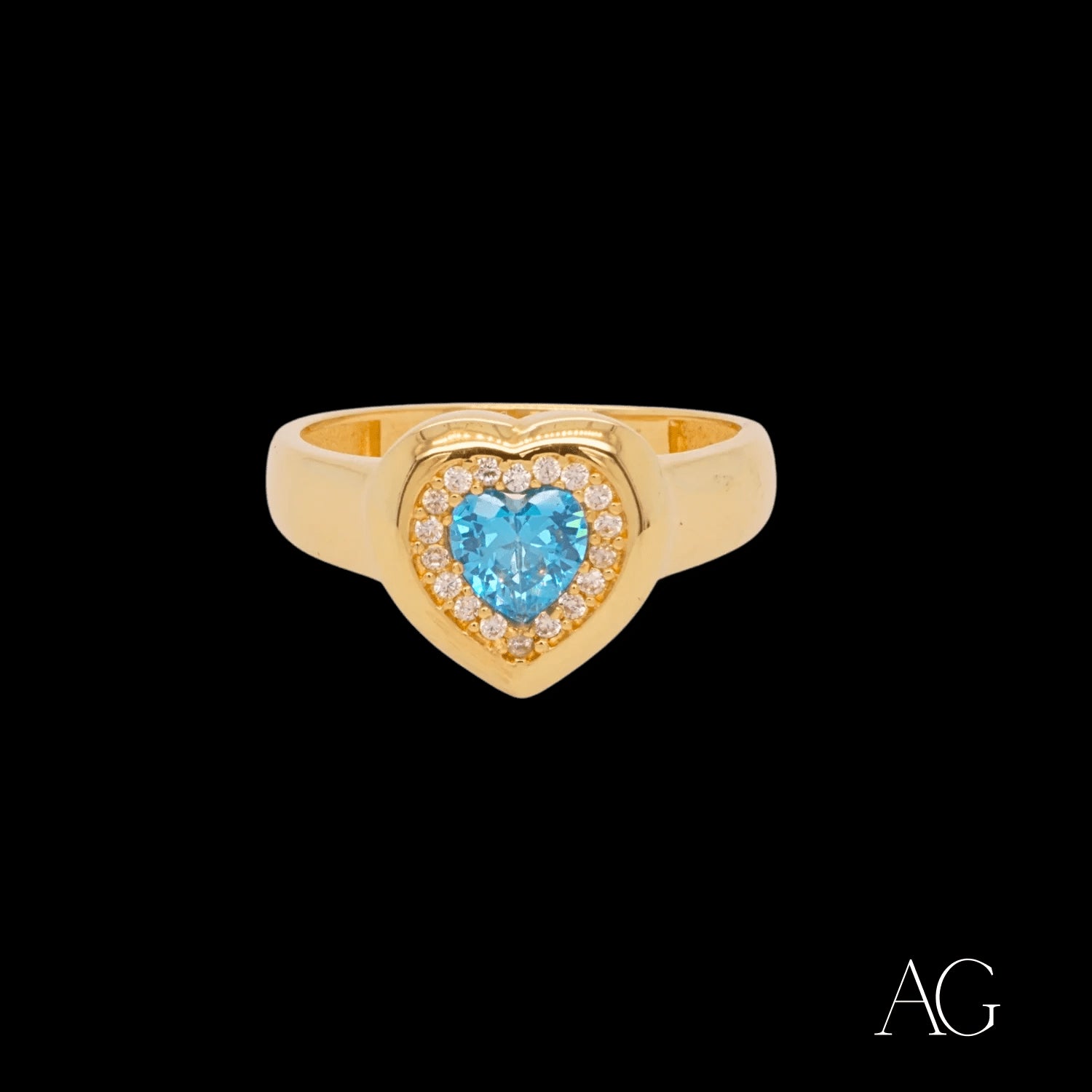 Ocean blue heart ring in 18k gold