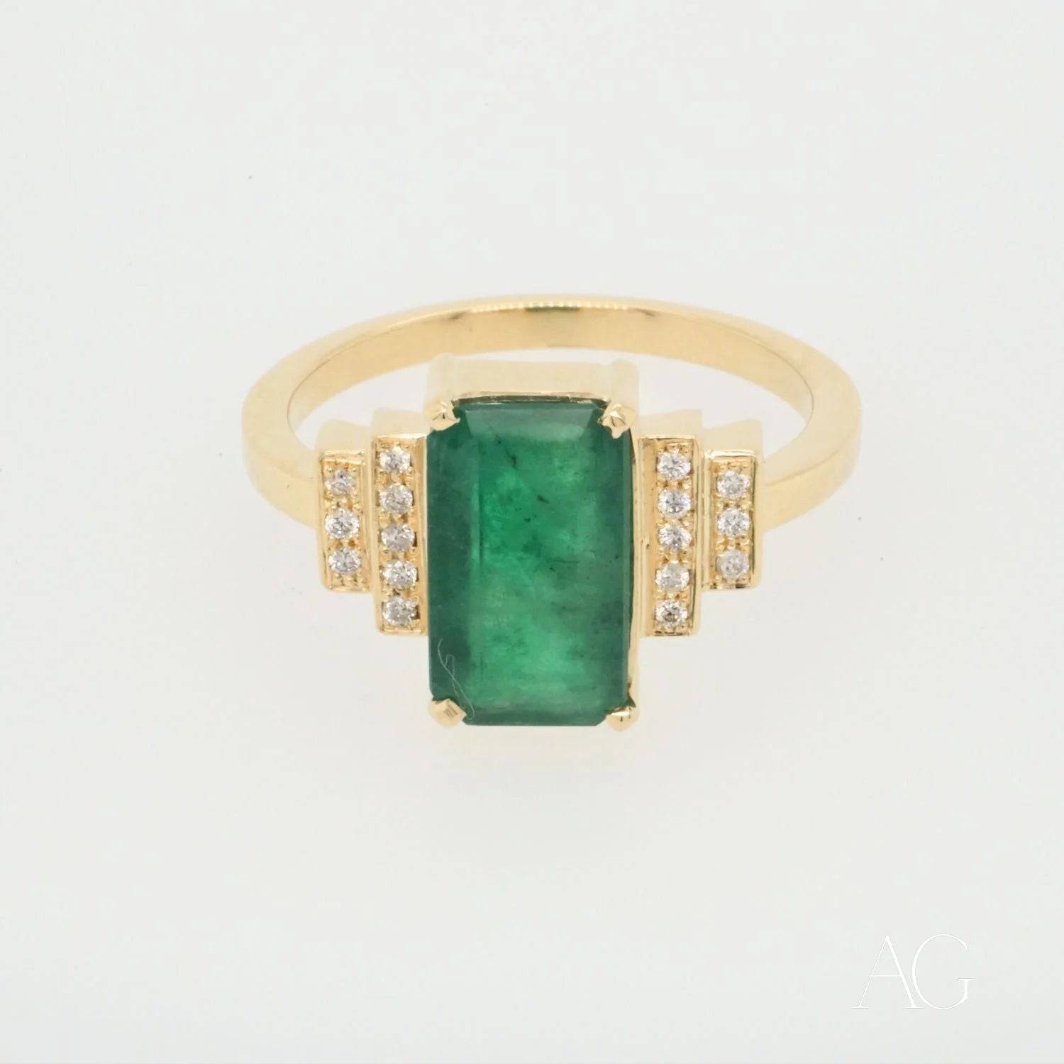 Exquisite 18k Gold Ring with 2.3ct Emerald