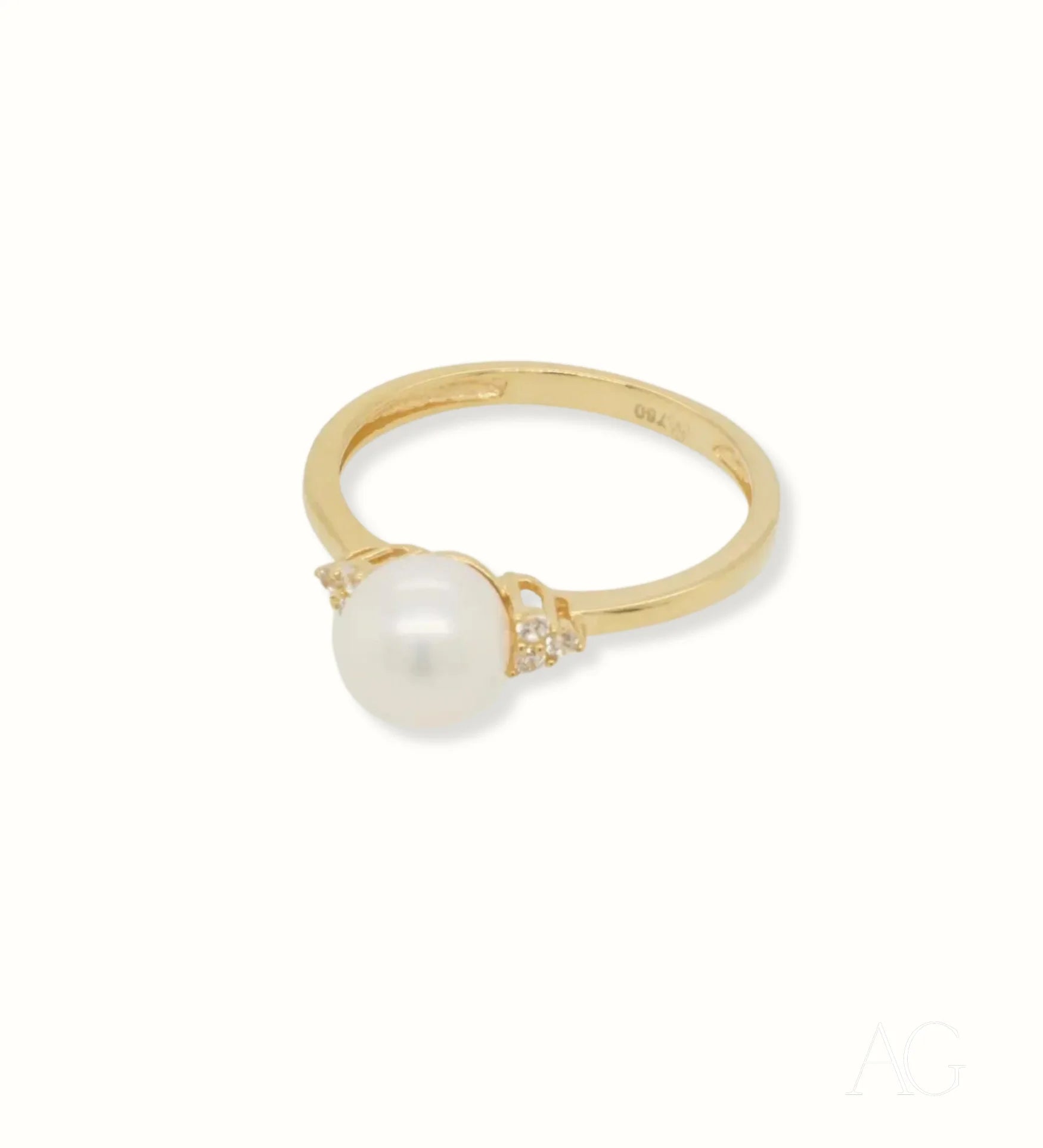 Golden Elegance: Stunning 7mm Pearl Ring