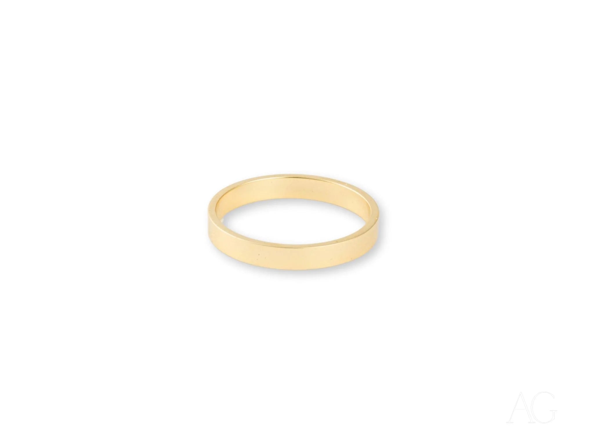 Timeless 18k yellow gold wedding bands for your everlasting love