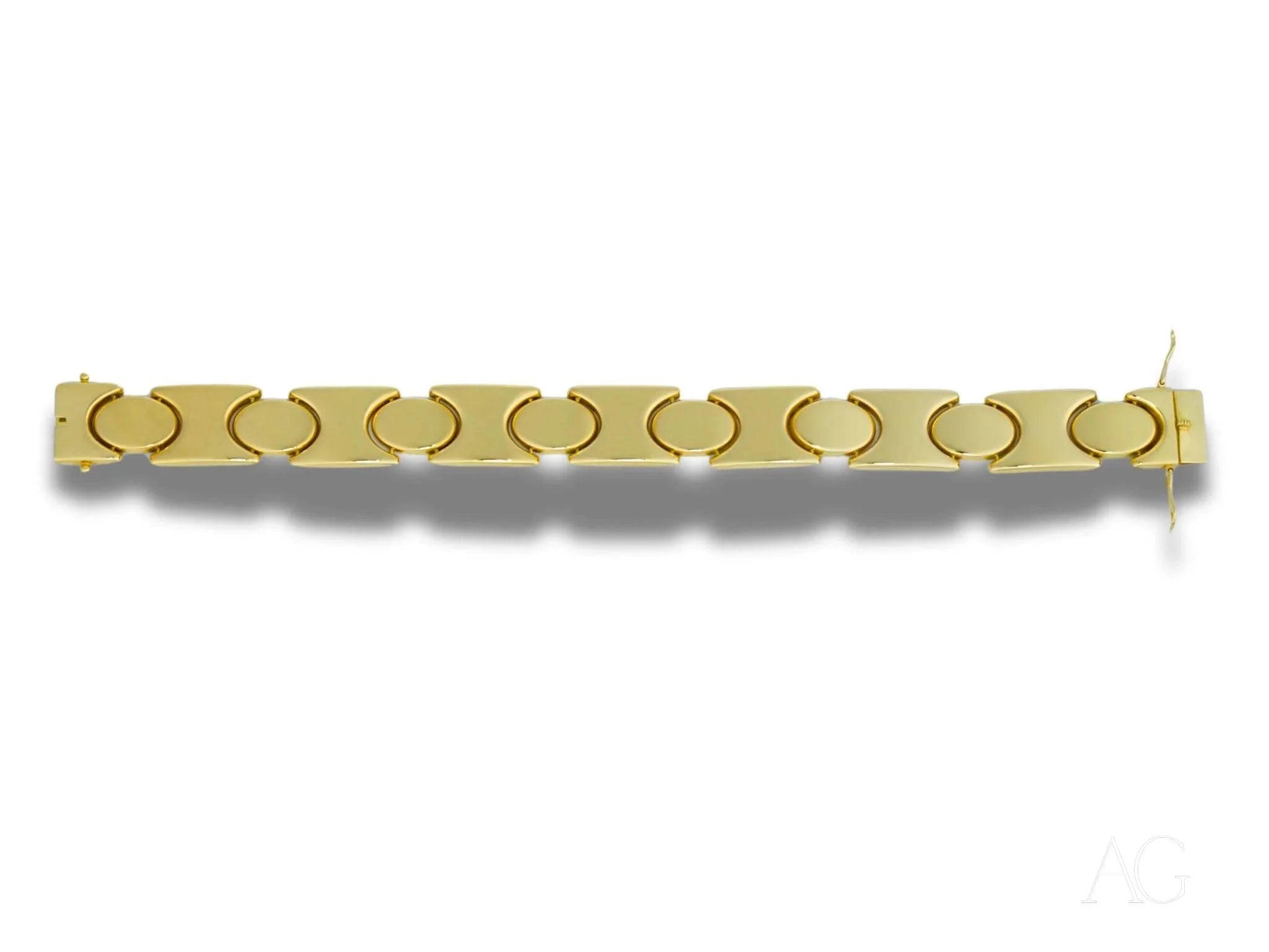 Gold-colored metal bracelet with oval link design and box clasp in 18k solid gold