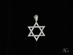 Star of David pendant in 18k white gold adorned with sparkling diamonds