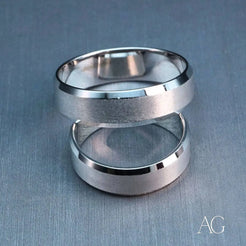 Silver wedding band in 18k white gold with unique split design and parallel rings