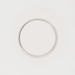 Thin circular outline in pencil representing a sleek 18k white gold wedding band design