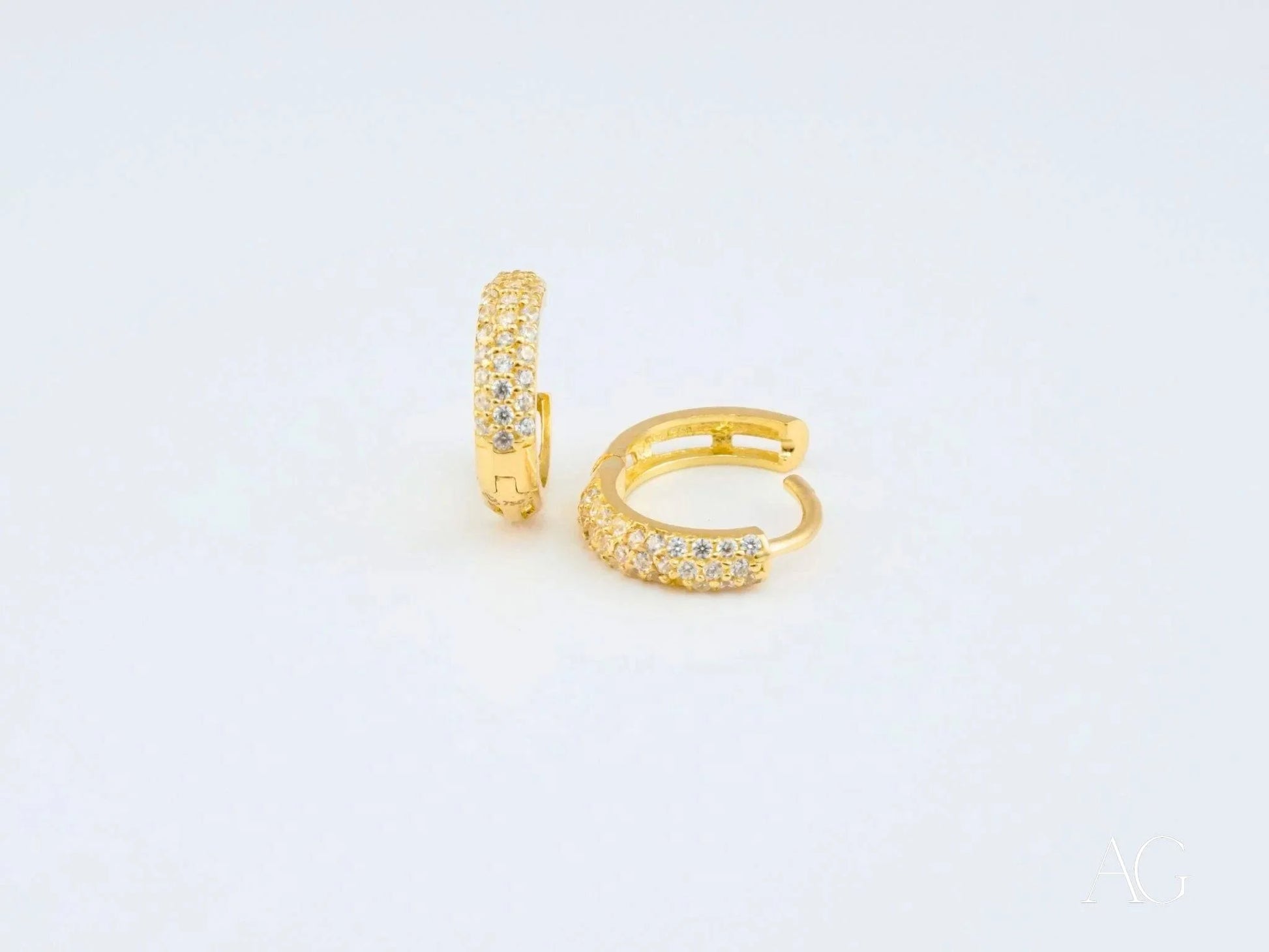 Gold hoop earrings with diamond accents in 18k yellow gold for everyday elegance