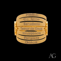 Gold ring with engraved Portuguese words in the Divine Elegance Christian style