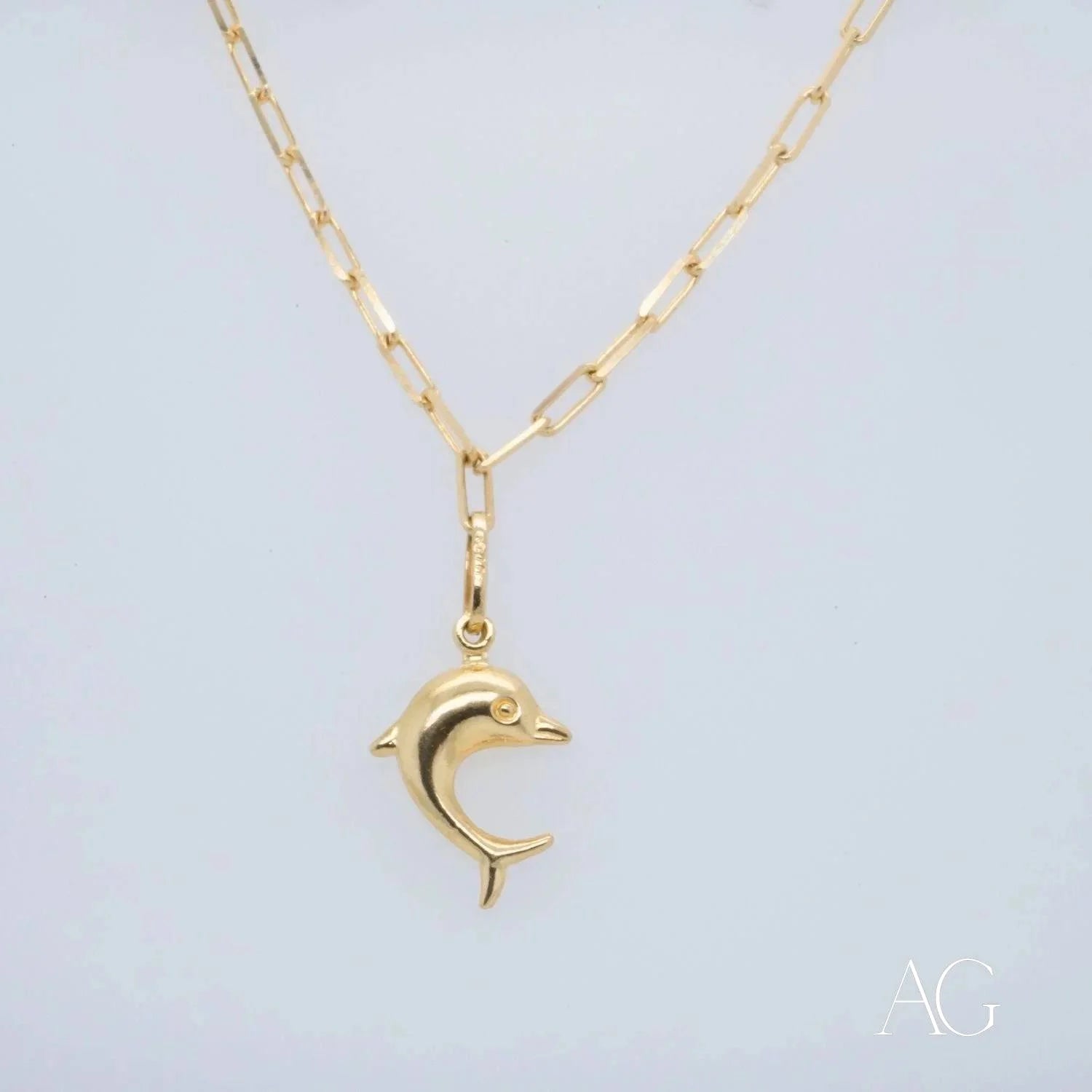 Gold dolphin-shaped pendant on a delicate chain of an 18k gold anklet