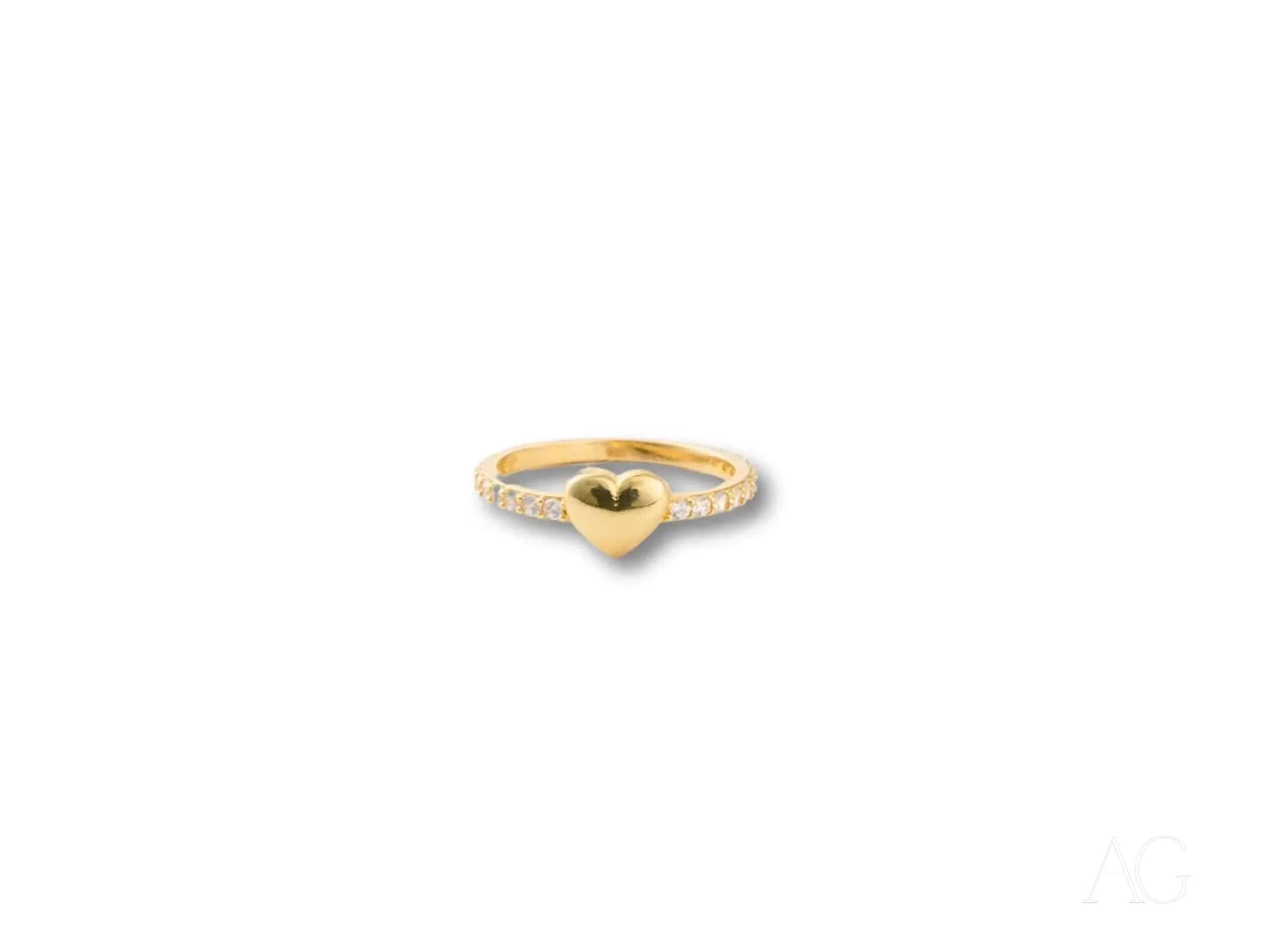 Gold ring featuring a heart-shaped centerpiece with diamonds in 18k yellow gold