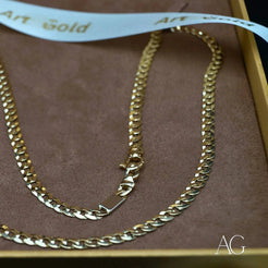 Elegant 18k gold Cuban chain necklace with a stylish curb link design