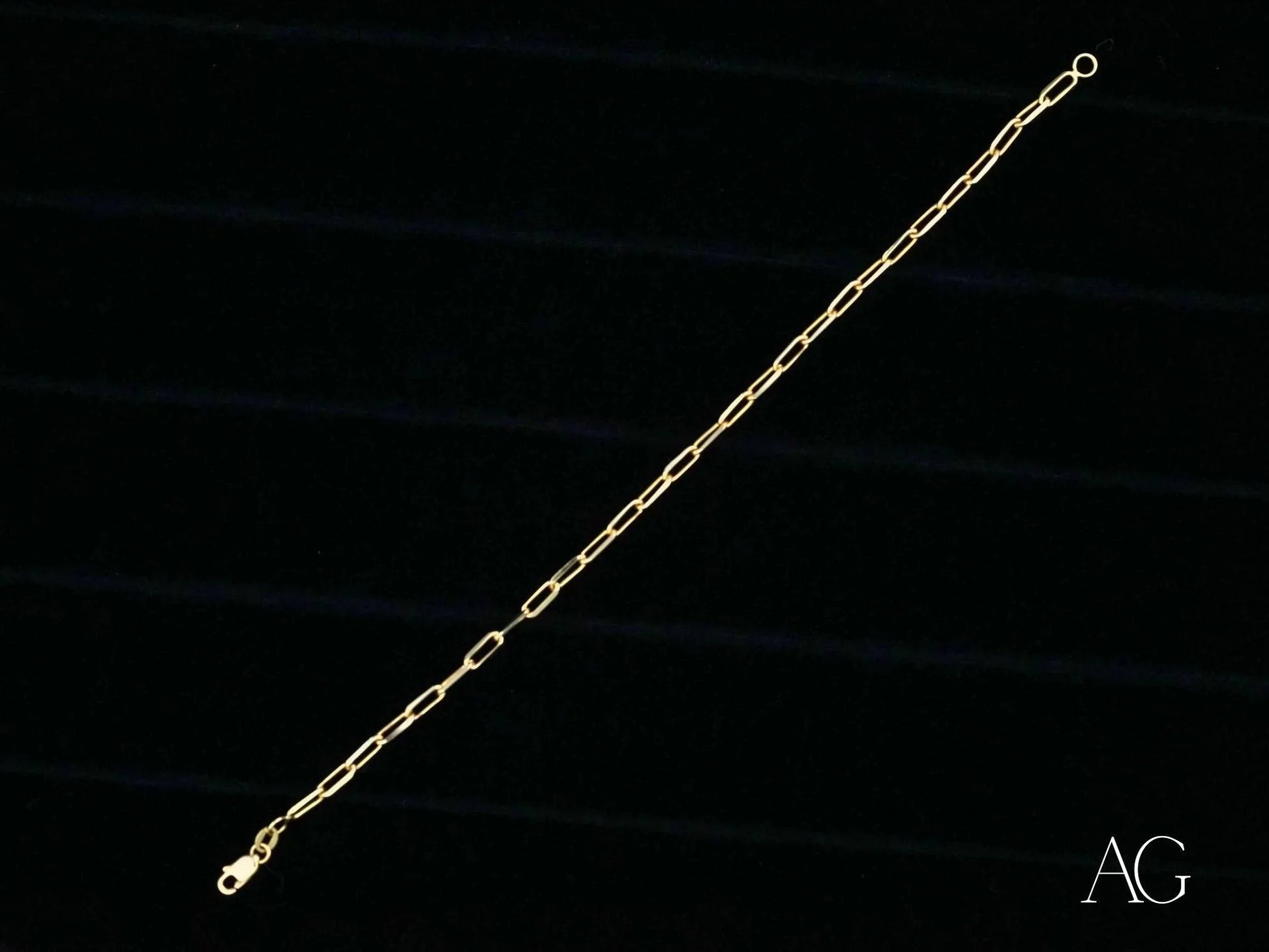 Elegant 18k gold link bracelet with elongated links for timeless sophistication