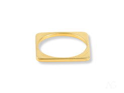 Elegant 18k yellow gold ring with a square design and rounded inner opening