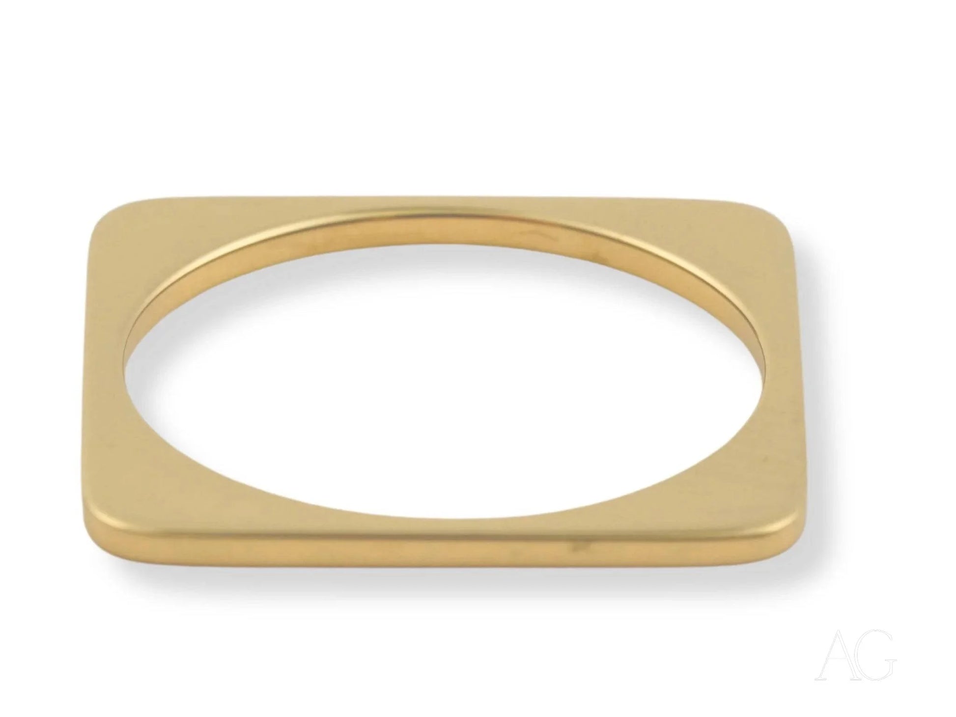 Gold-toned square bangle bracelet with rounded inner opening in 18k yellow gold design