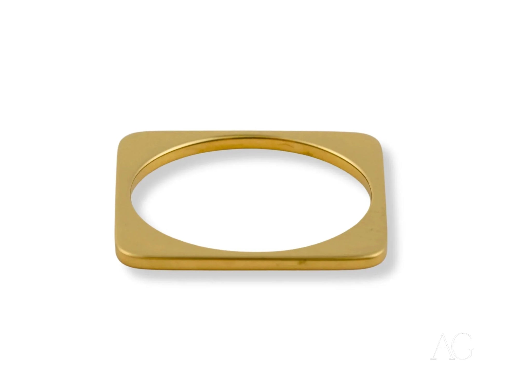 Elegant 18k yellow gold square bangle with rounded interior opening for minimalist luxury