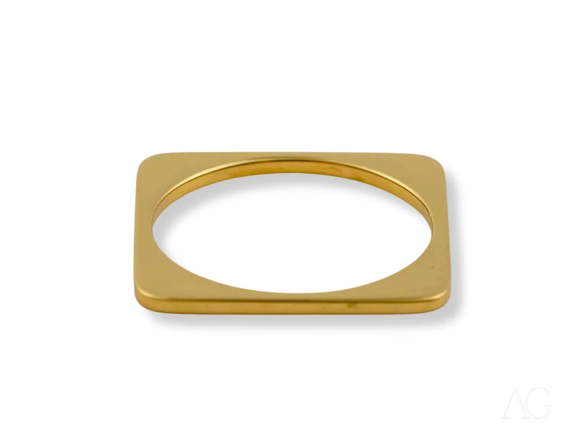 Elegant 18k yellow gold square bangle with rounded interior opening for minimalist luxury