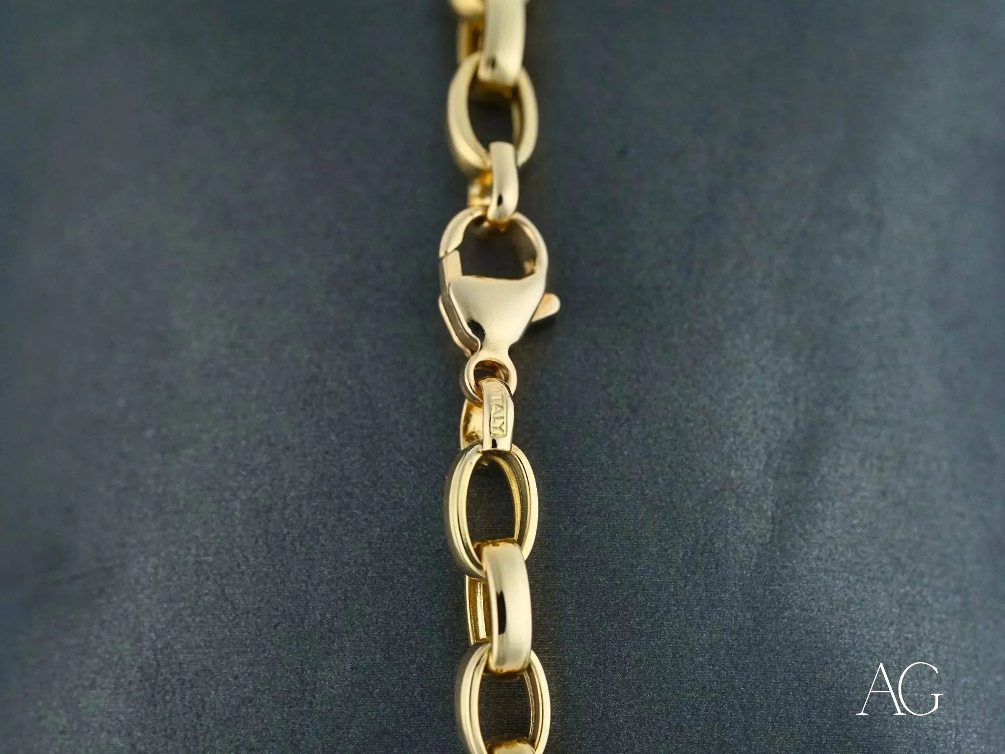 Elegant 18k solid gold men’s bracelet with lobster clasp and interlocking oval links