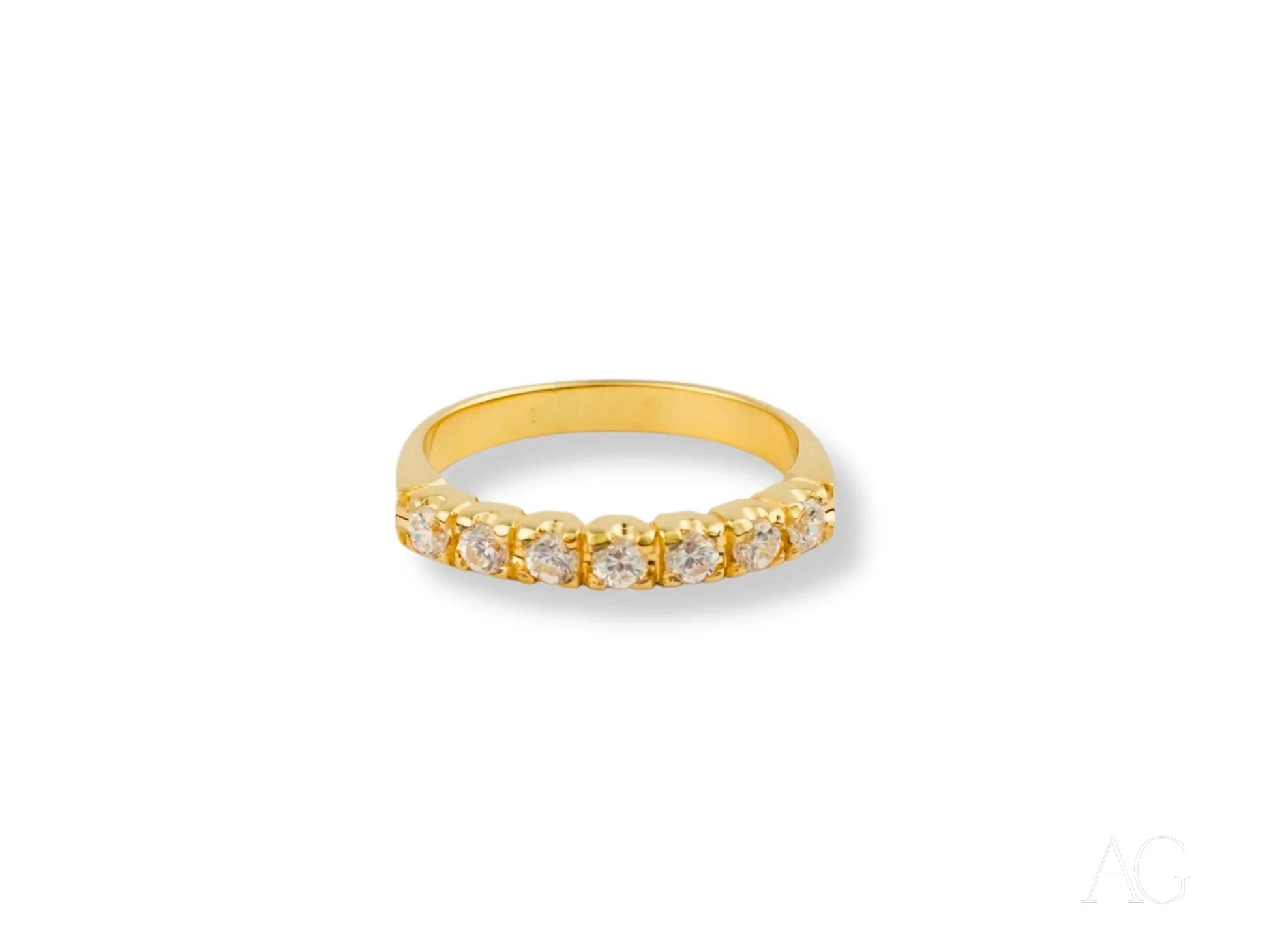 Elegant 18k yellow gold ring with diamonds for timeless sophistication and style