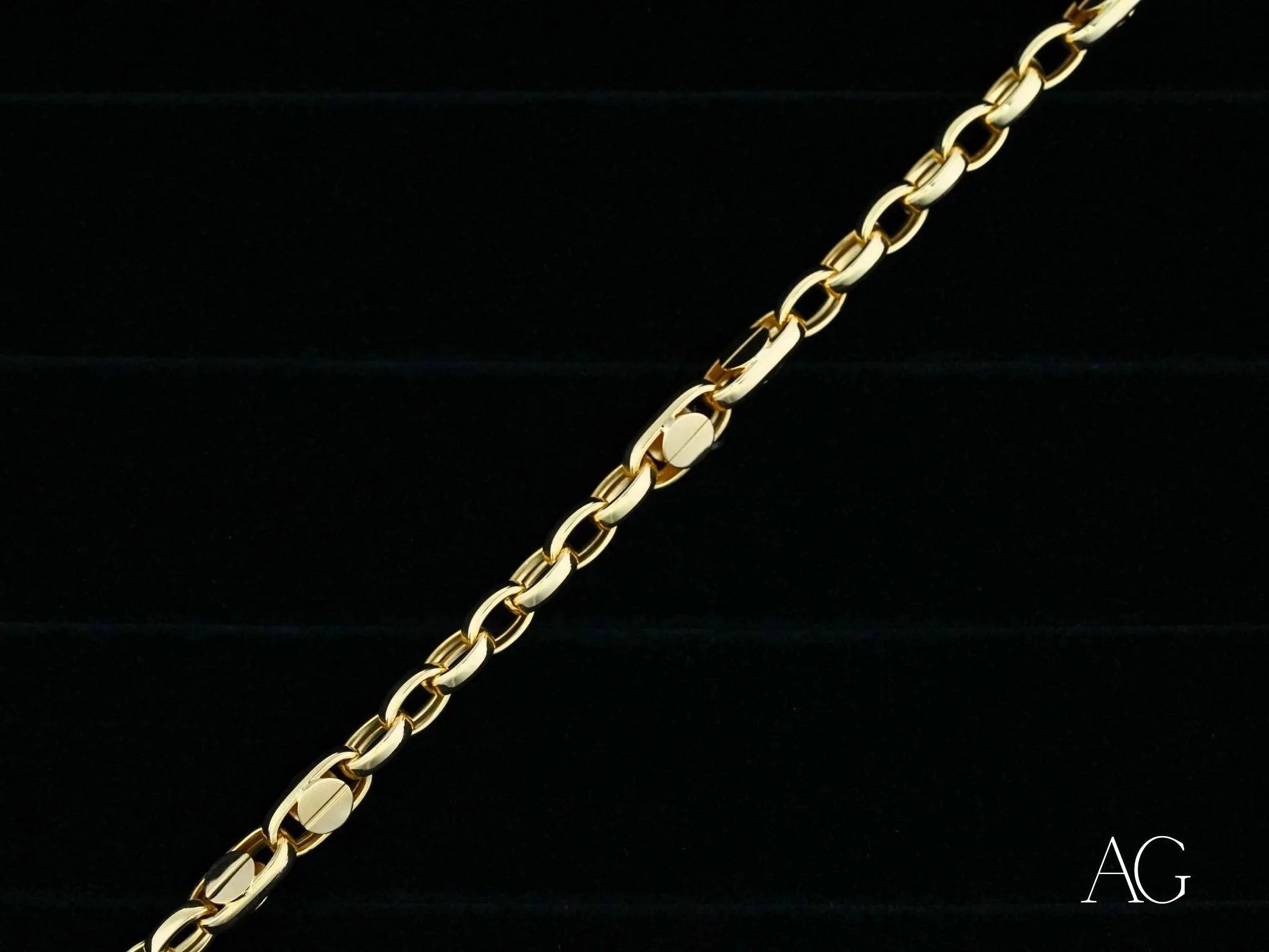 Elegant 18k solid gold men’s bracelet with oval links and lobster clasp