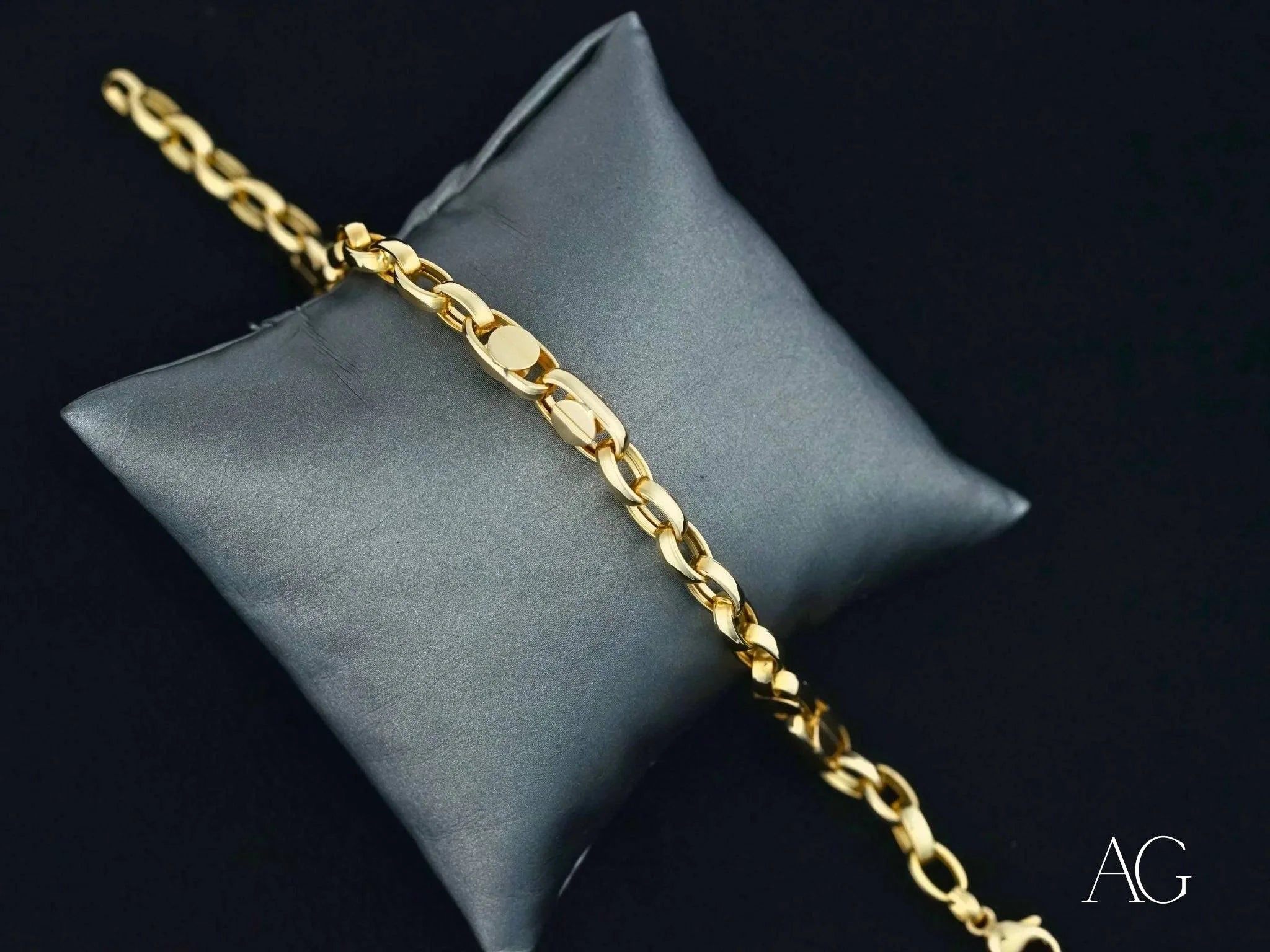 Elegant 18k solid gold men’s bracelet with lobster clasp on a gray cushion