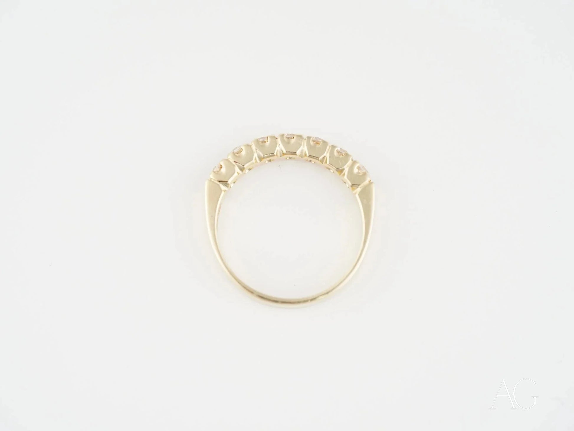 Elegant 18k yellow gold ring with small diamonds for timeless sophistication