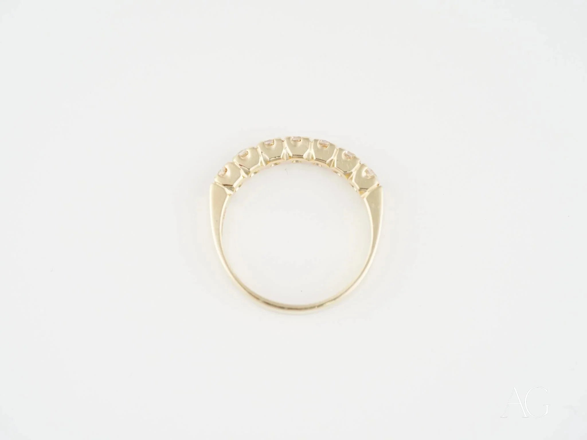 Elegant 18k yellow gold ring with small diamonds for timeless sophistication