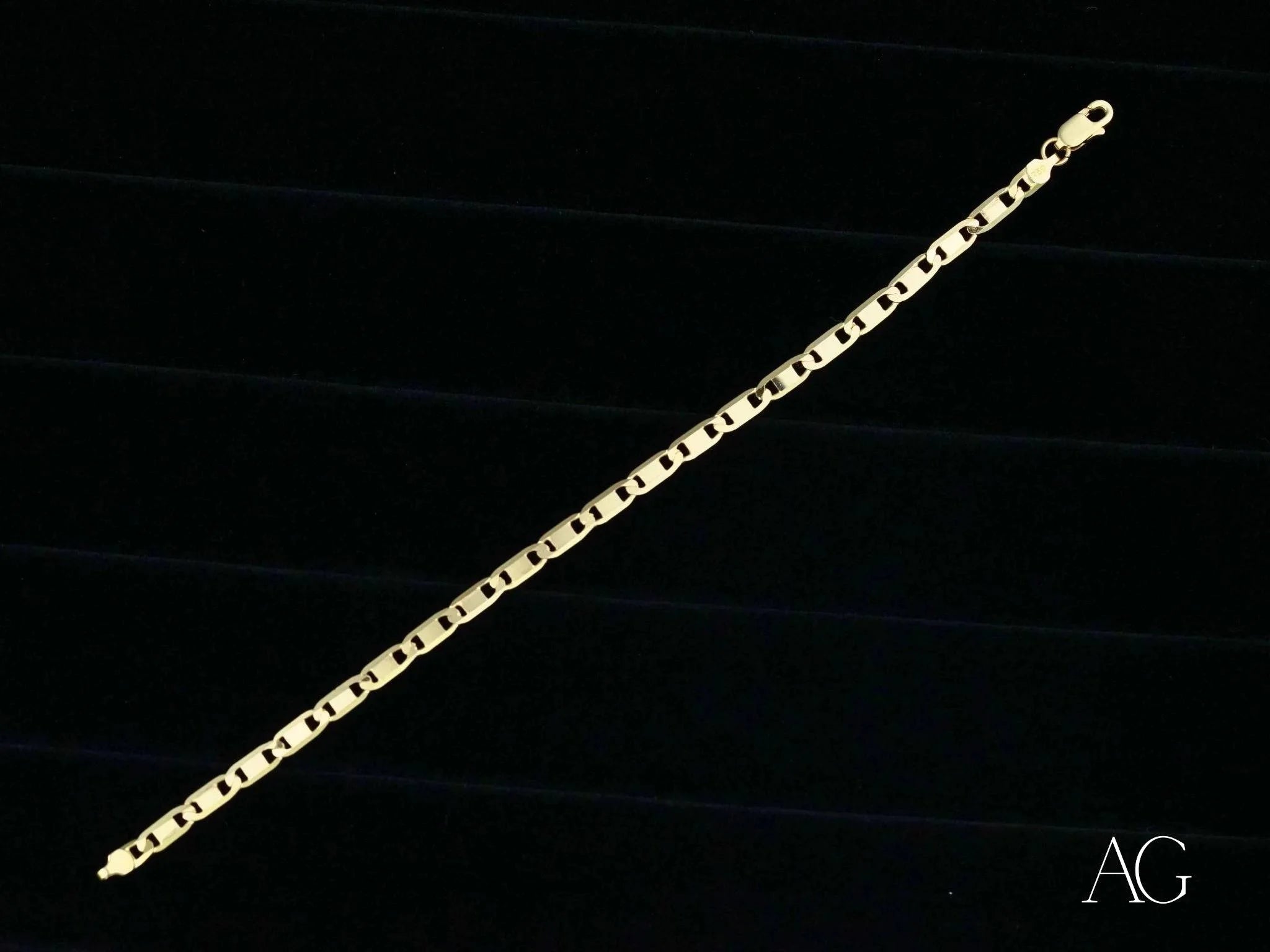 Elegant solid 18k gold piastrine link bracelet with alternating link pattern