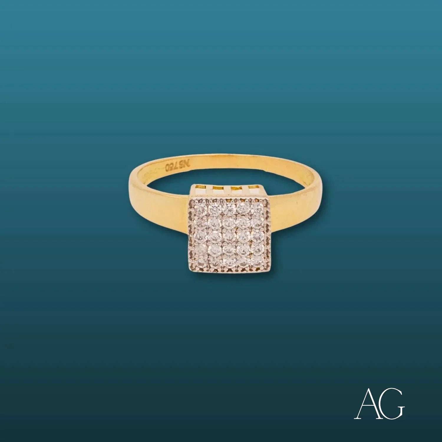 Elegant 18k gold ring featuring a diamond-encrusted square cubic zirconia top