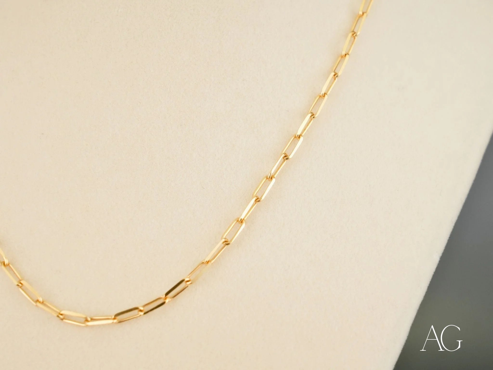 Elite Modernity 18K Yellow Gold Paperclip Link Chain showcasing art gold jewelry style