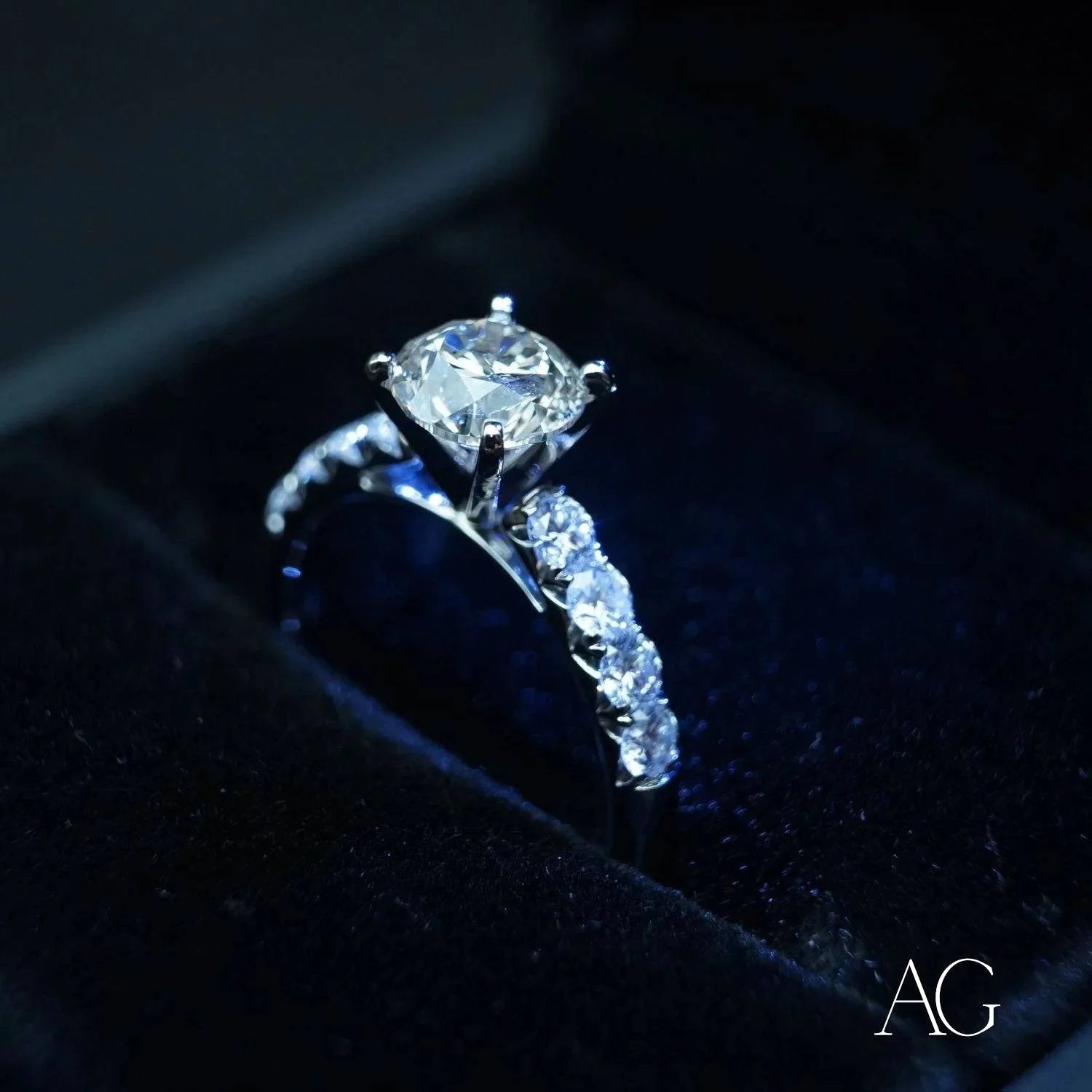 Diamond engagement ring in 18k white gold featuring a 1.35ct center stone and side diamonds