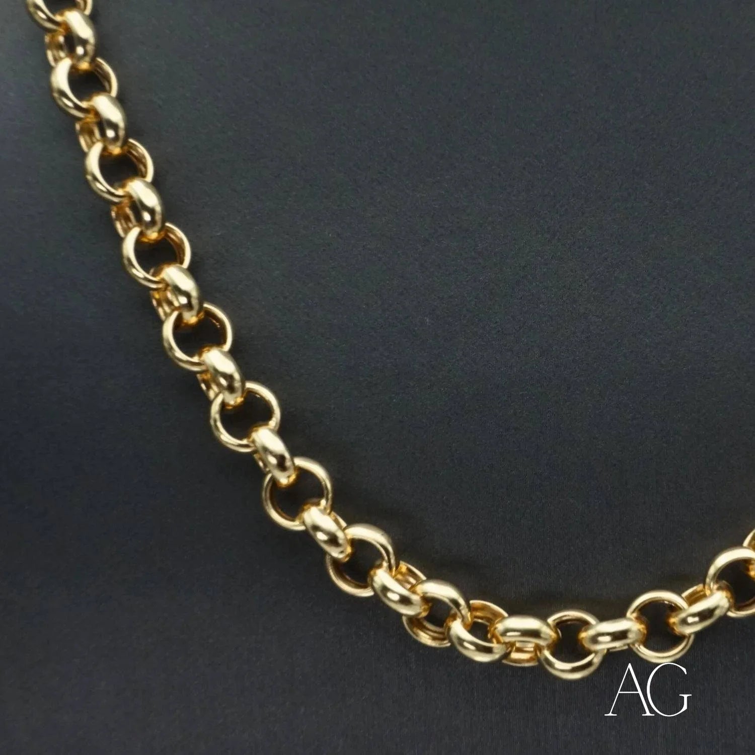 Gold chain necklace with interlocking links from Exquisite 18k Gold Chain - Art Gold Jewelry