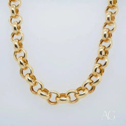 Exquisite 18k Gold Chain showcasing interlocking circular links in elegant gold jewelry