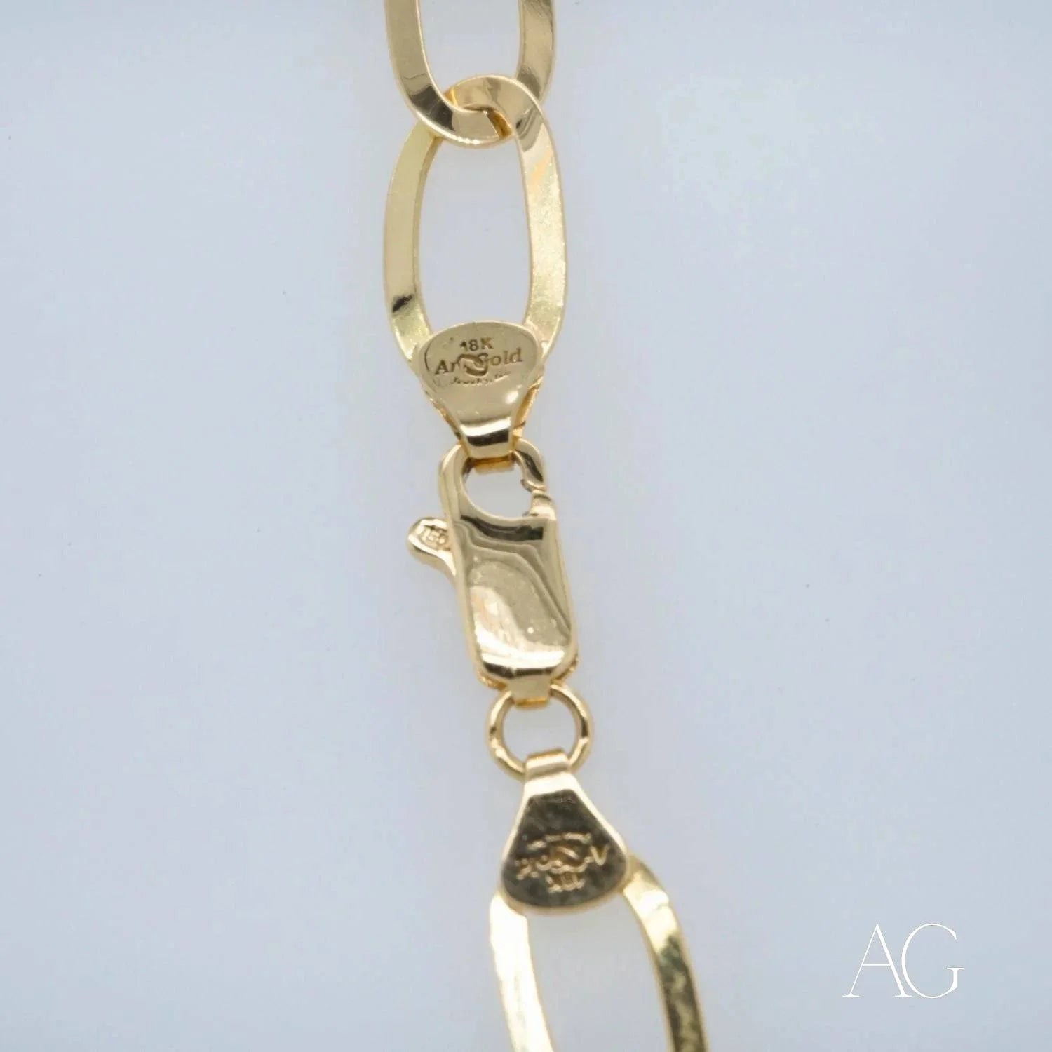 Gold chain link with clasp on Exquisite Art 18k Gold Chain, showcasing elegance