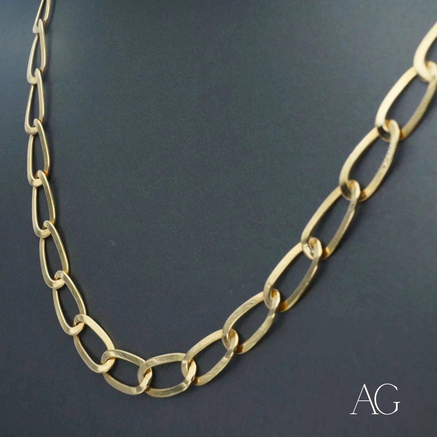 Exquisite Art 18k Gold Chain necklace with elegant elongated oval links