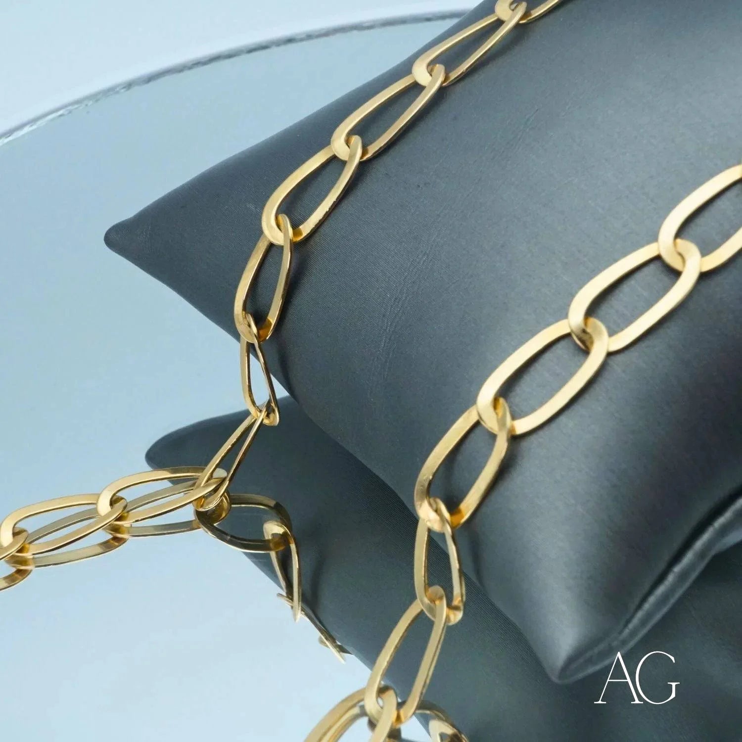 Exquisite Art Gold 18k Gold Chain necklace on dark gray leather surface