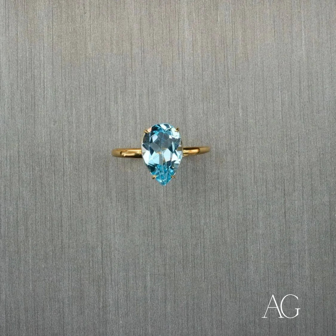 Exquisite Blue Topaz Gold Ring with pear-shaped blue topaz in carat gold setting