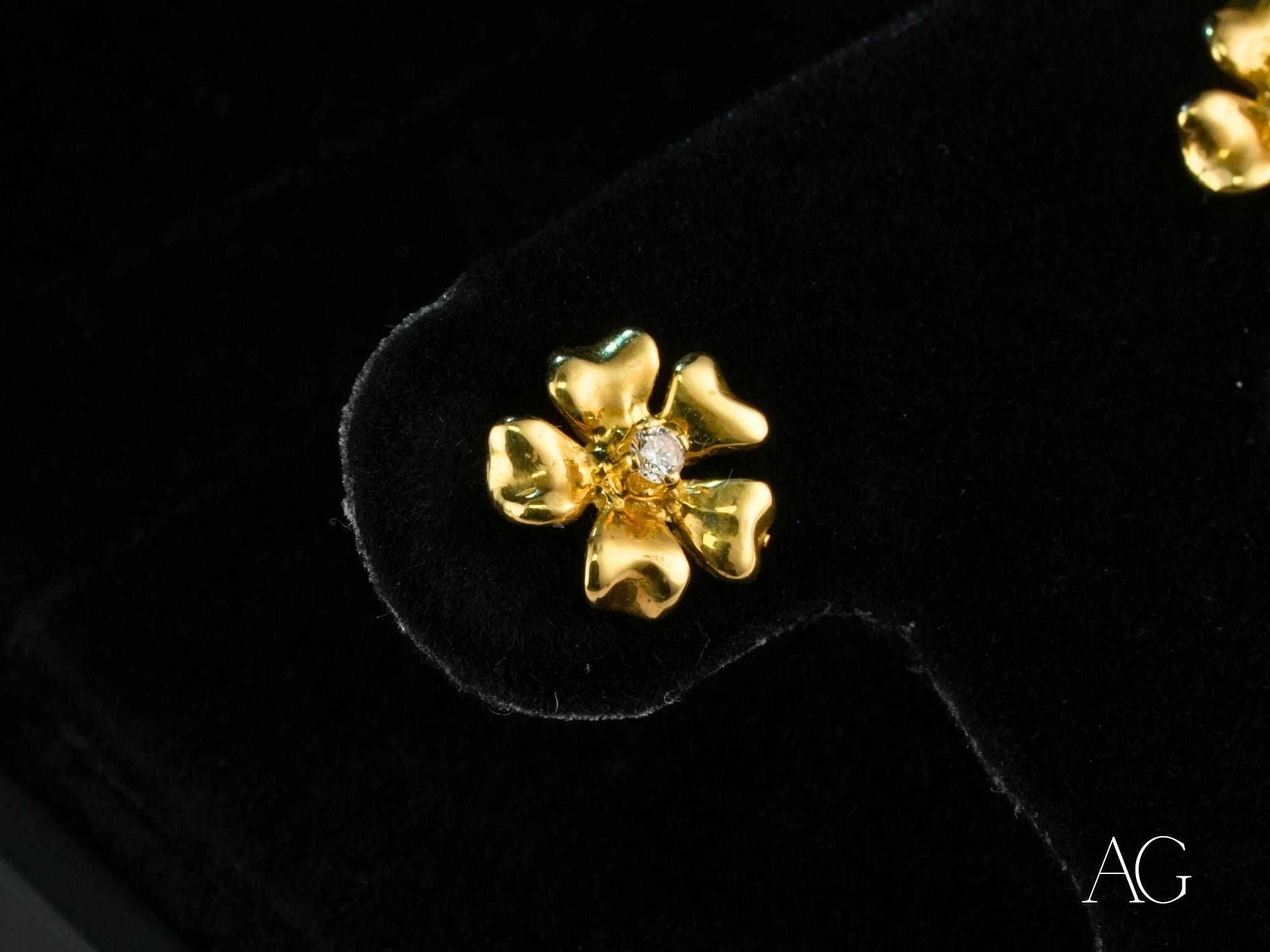 Gold flower earrings with diamond center from Floral Elegance collection, 0.06ct diamond flower