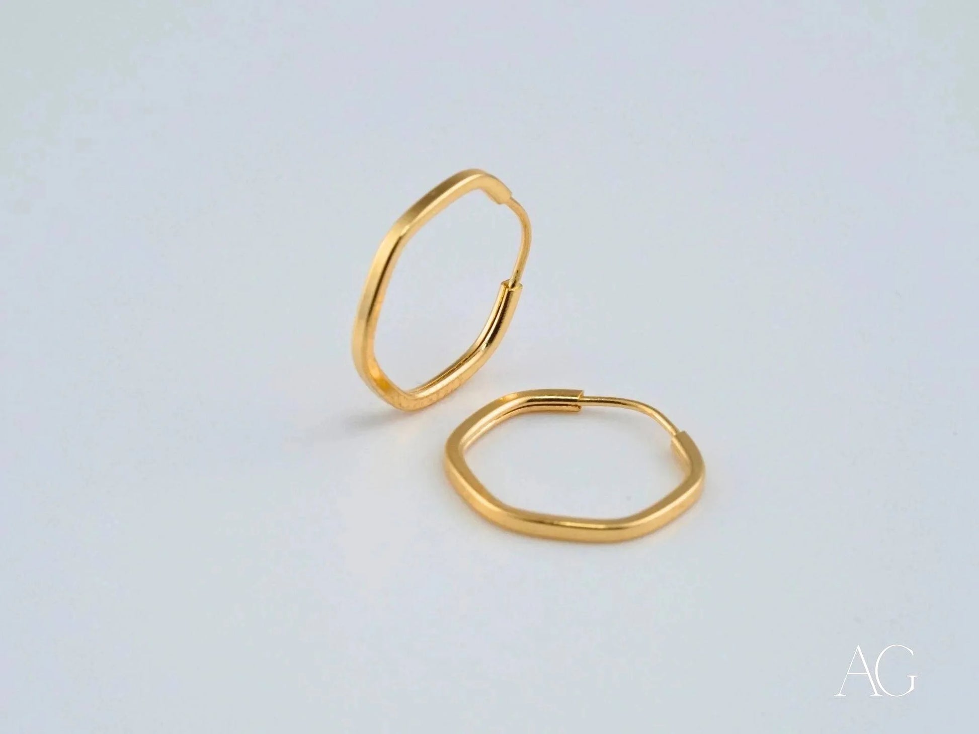 Thin gold-colored hexagonal hoop earrings from Glimmergold 18k mini collection