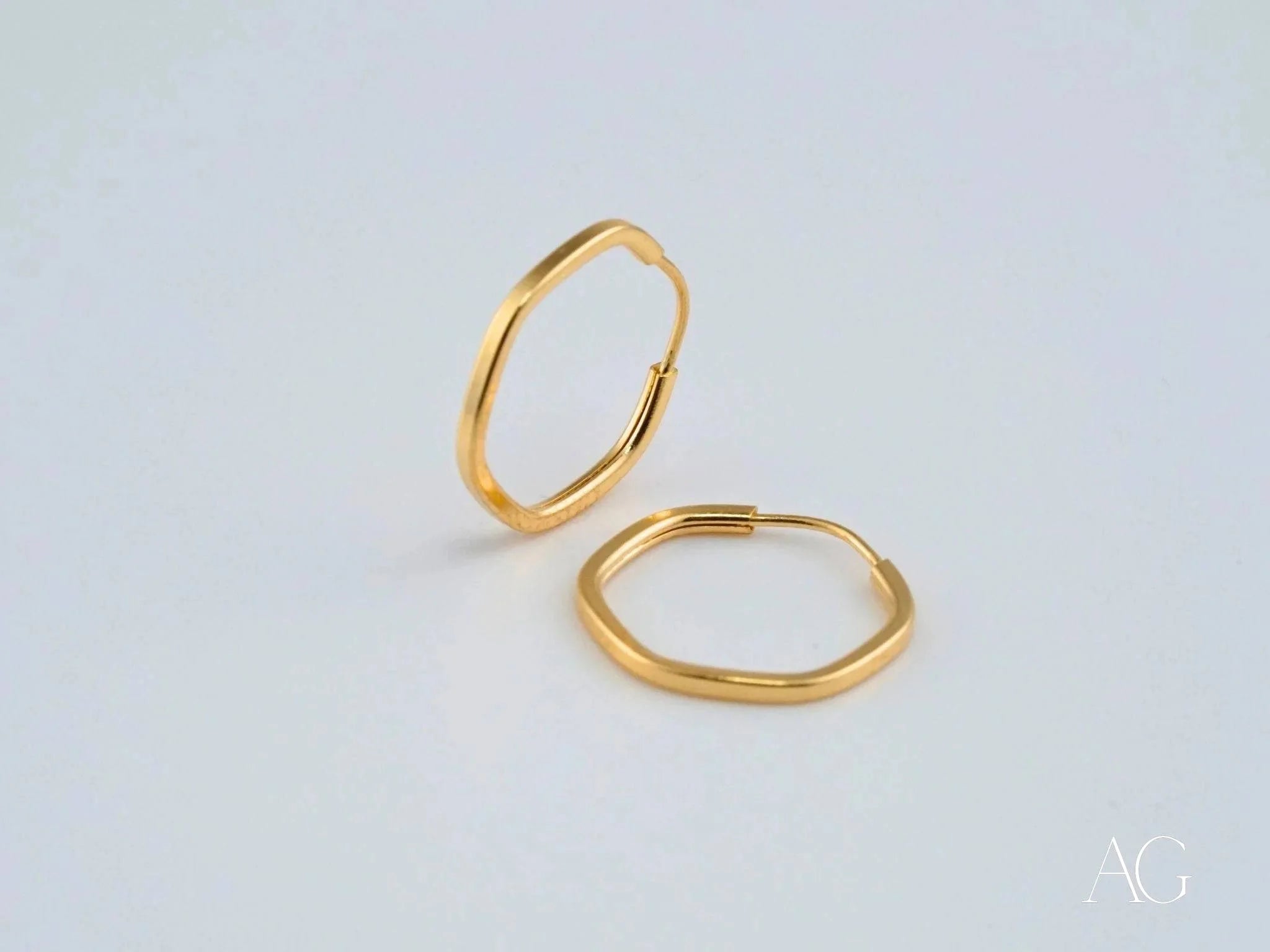 Thin gold-colored hexagonal hoop earrings from Glimmergold 18k mini collection