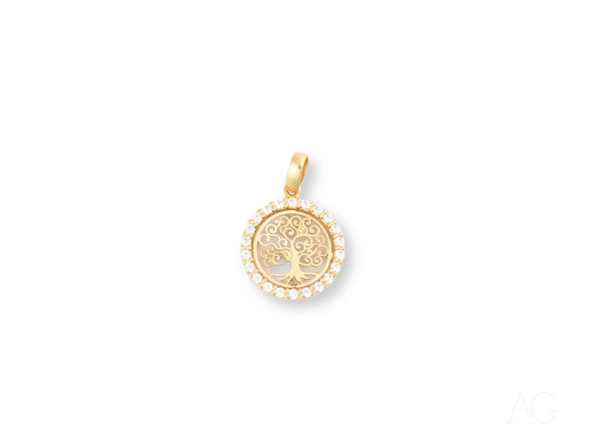 18k gold Árvore da Vida pendant with a tree of life design and crystal accents