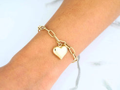 18k gold chain bracelet featuring a heart motif charm for elegant jewelry lovers