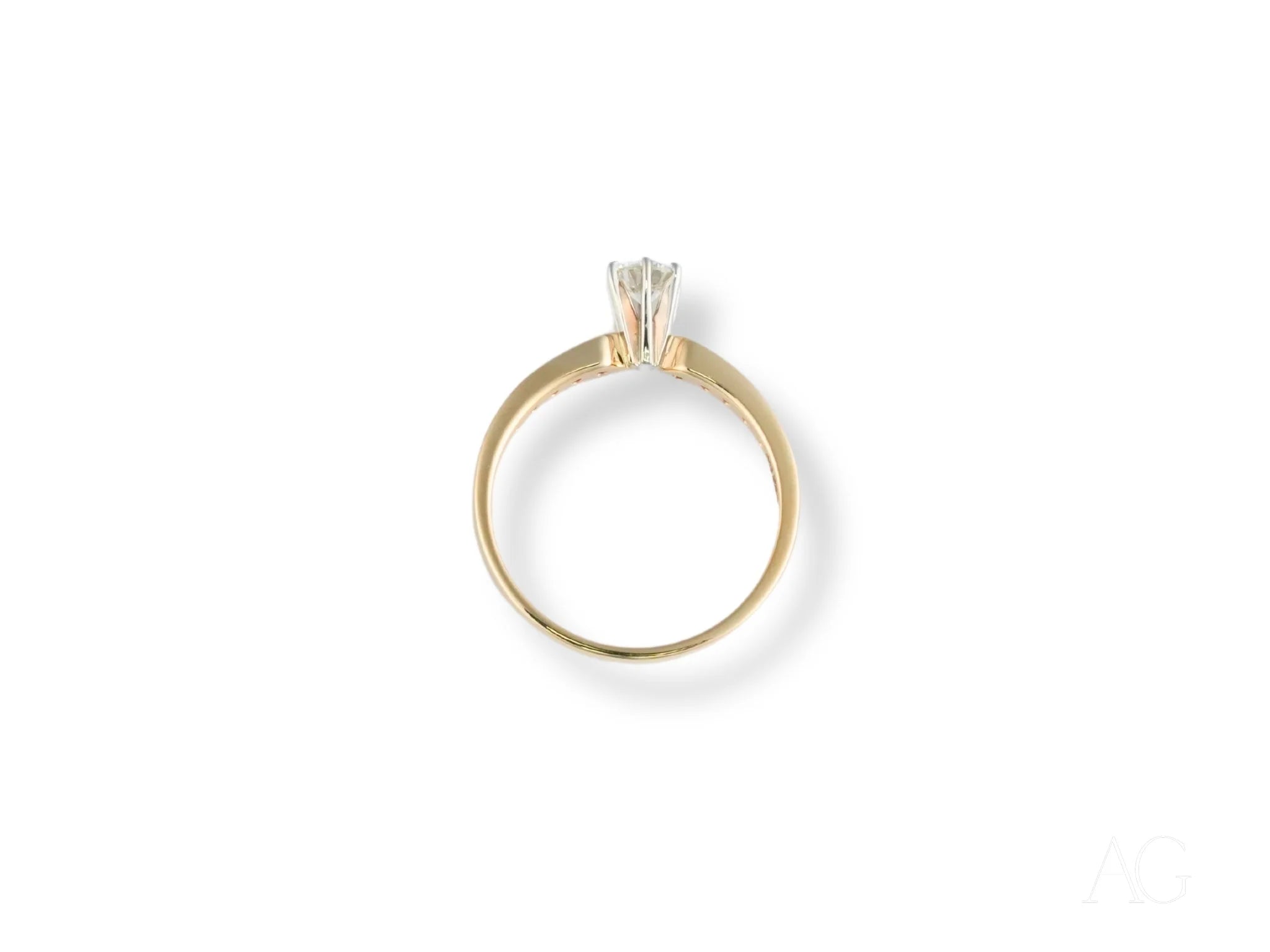 Gold engagement ring with a solitaire diamond from the Golden Promise collection