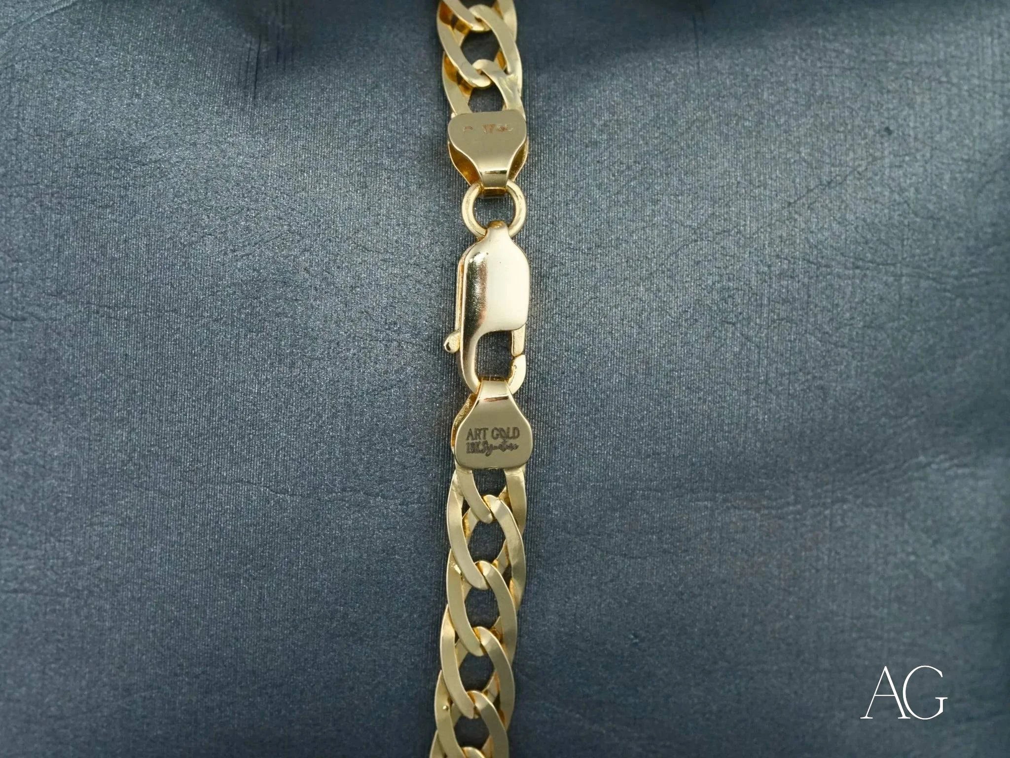 18k solid gold double flated link bracelet with clasp for a sophisticated look