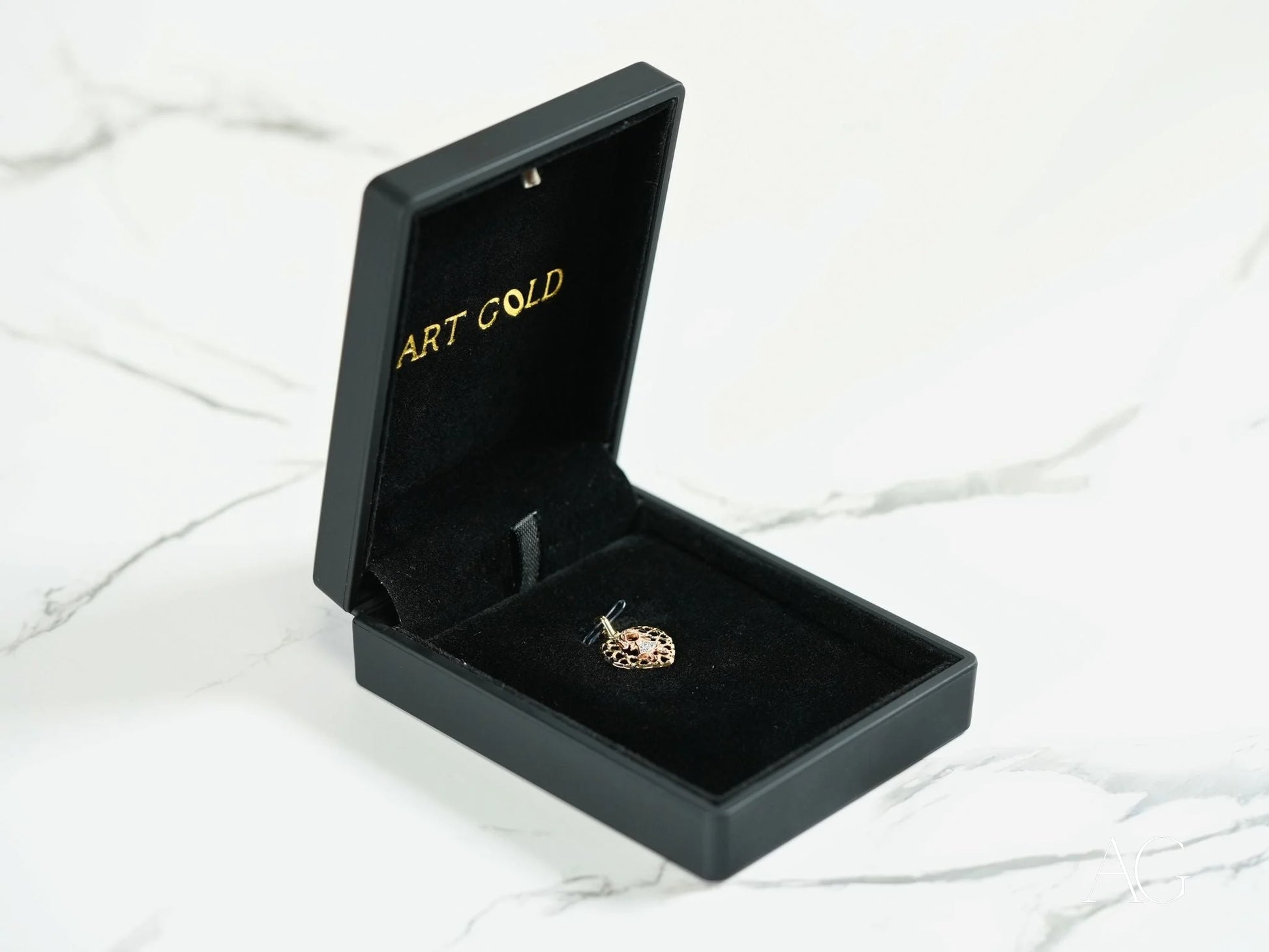 Black jewelry box with ART GOLD text showcasing a ring from the Golden H Doll collection