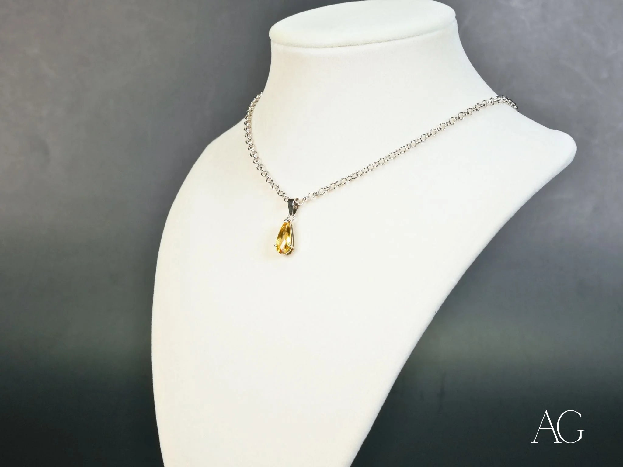 Silver chain necklace featuring a Golden Glow Citrine pendant in 18k white gold