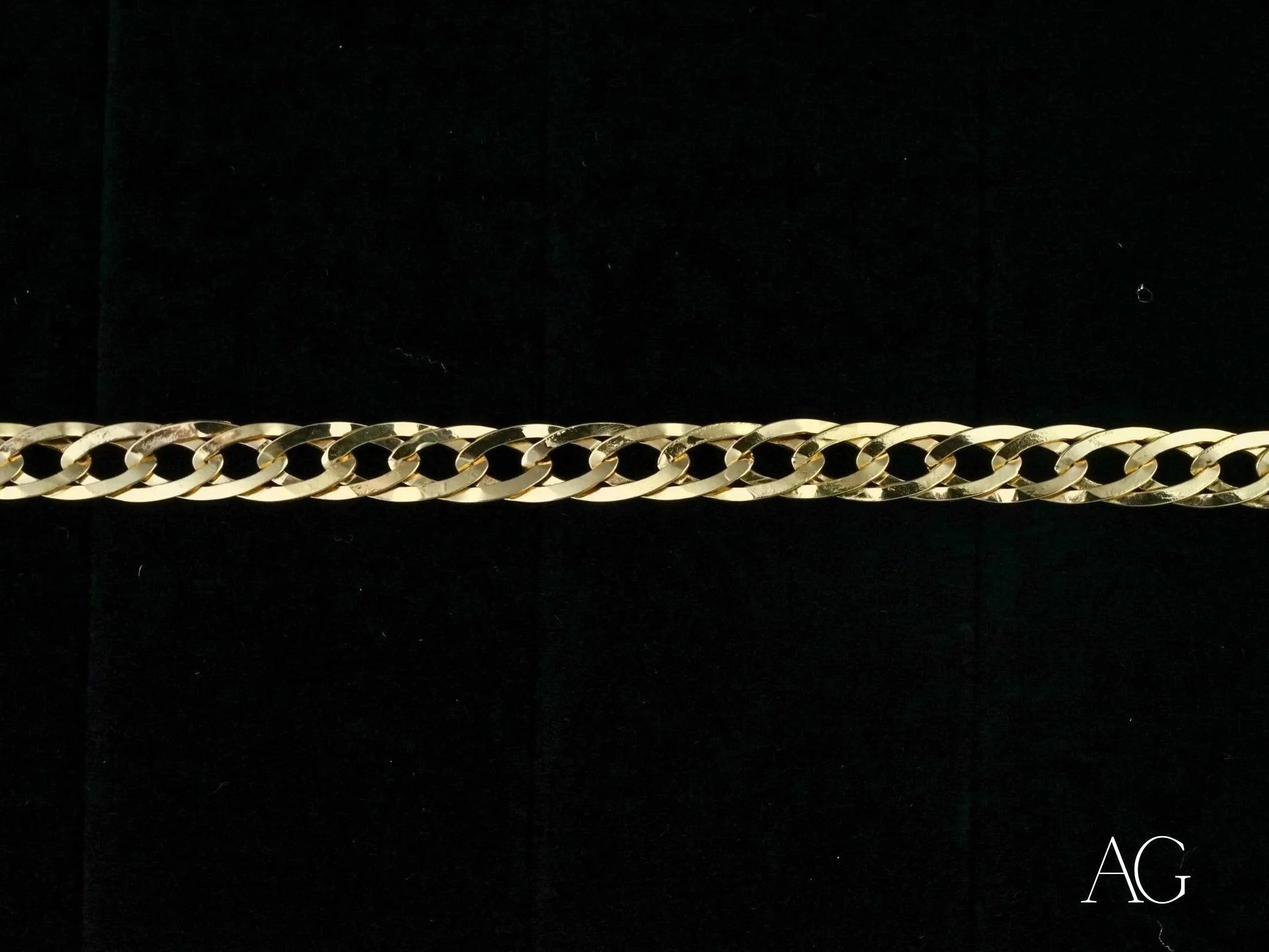 18k solid gold double flated link bracelet for a sophisticated look and elegance