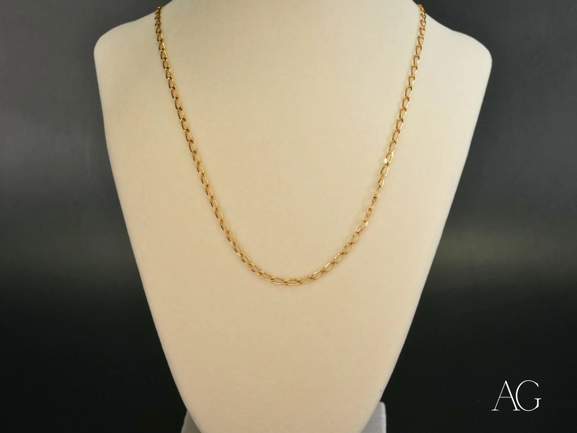 Gold chain necklace from the Golden Classic collection in 18K Yellow Gold basic link chain