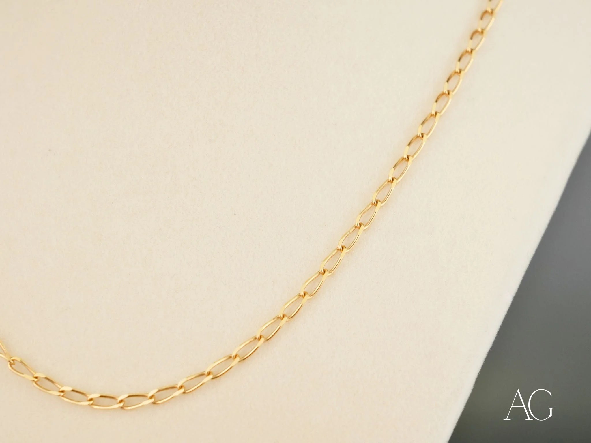 Gold chain necklace featuring a Basic Link Chain in 18K Yellow Gold for art gold jewelry