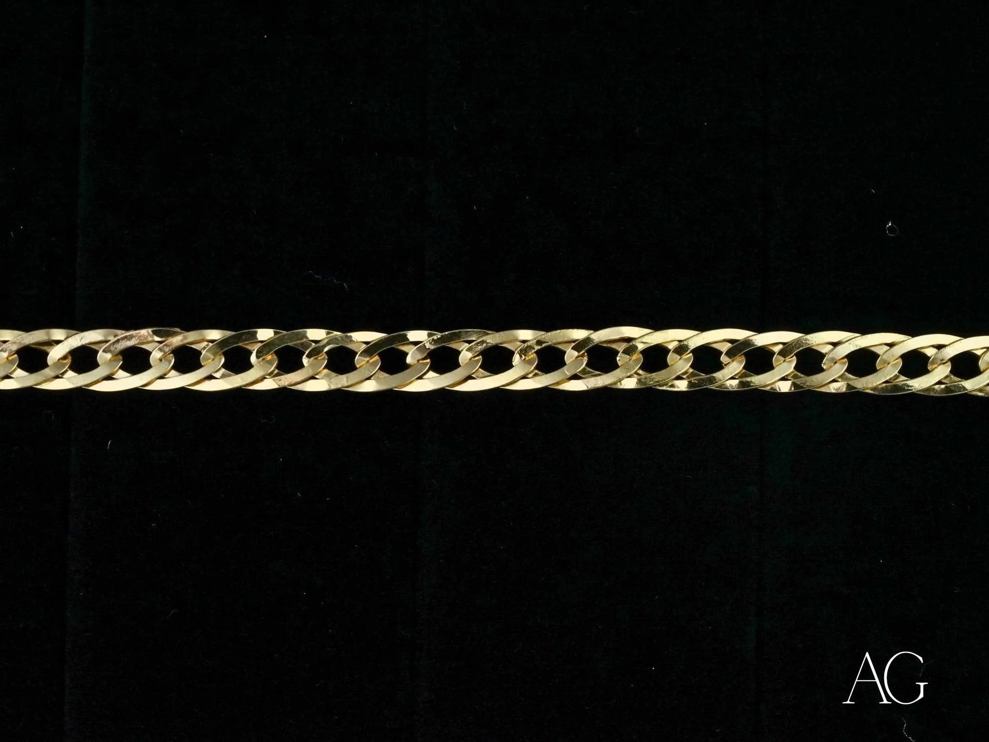 18k solid gold double flated link bracelet for a sophisticated look and elegance