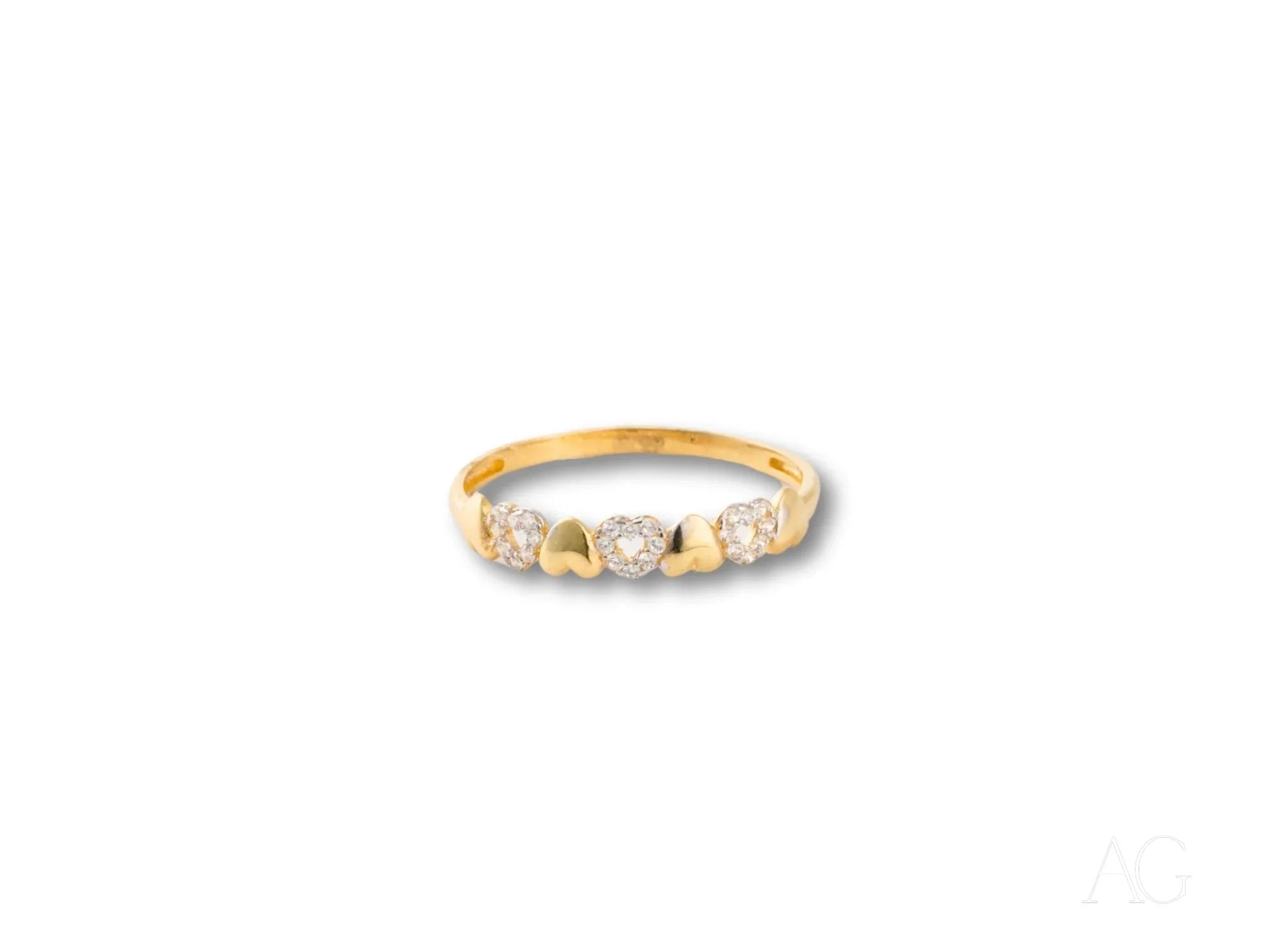 Heartfelt elegance 18k yellow gold ring with diamond and decorative band elements