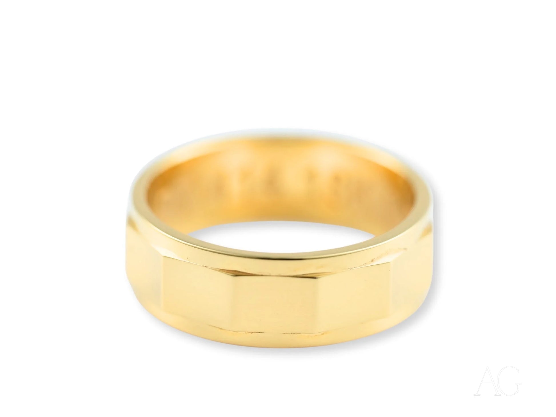 14k Gold Imperial Facet Wedding Band with a smooth polished surface and classic fit