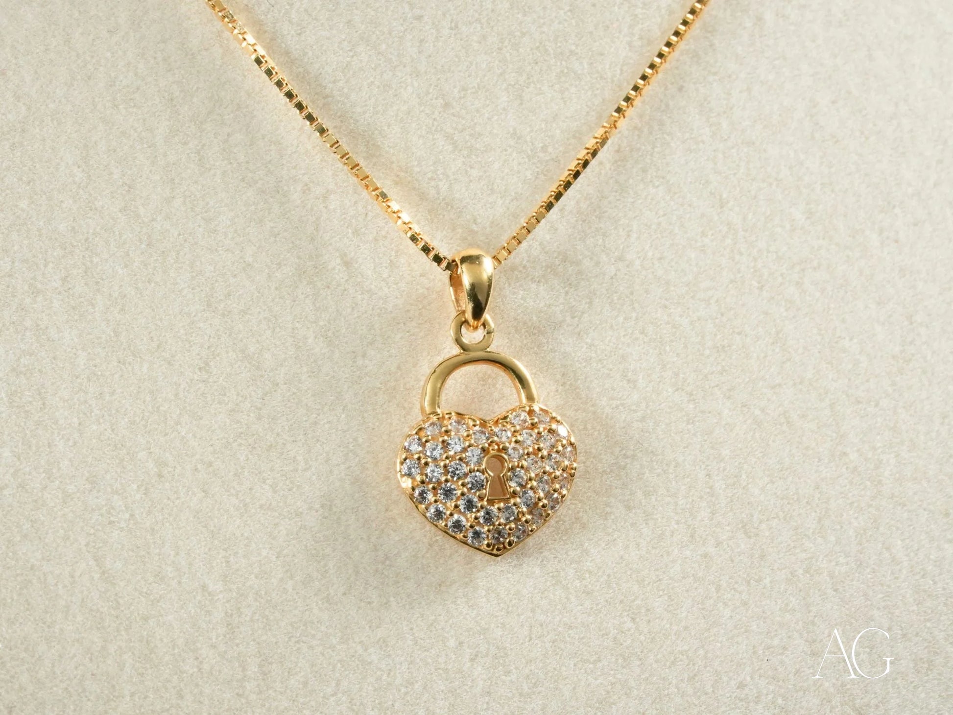 18k Gold Heart Lock Pendant with Crystals on a Delicate Chain from Locker Heart